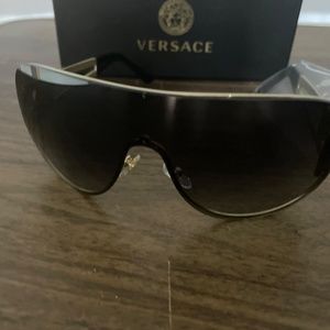 NWT Versace Rimless Aviator Sunglasses 0VE2166 Gold/Gray Gradient